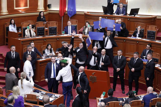 Albanian Parliament Vote the Territorial Reform in Tirana, Albania. Bodyguards try to protect Albanian Prime Minister Edi Rama (C) as an opposition MP throws a water bottle during a parliamentary session where a government s proposed administrative and territorial reform is voted on in Tirana, Albania, early on October 9, 2026. Light Studio Agency Malton Dibra Tirana Albania Copyright: xLightxStudioxAgencyx xMaltonxDibrax