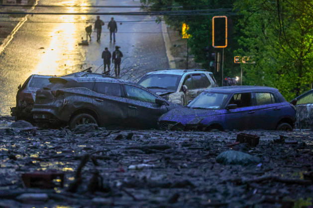 Santiago, October 8, 2026: A mudslide is affecting the area from San Carlos de Apoquindo to Los Dominicos in the Las Condes district, causing widespread damage and sweeping away vehicles and people. Jonnathan Oyarzun Aton Chile, Santiago, Chile Aton 1198036  Copyright: JONNATHANxOYARZUN ATONxCHILE