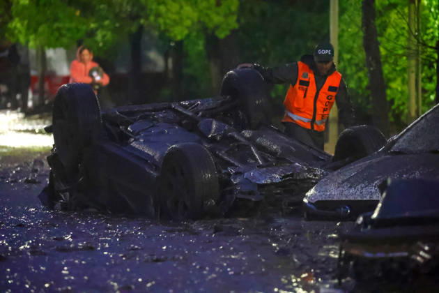 Santiago, October 8, 2026: A mudslide is affecting the area from San Carlos de Apoquindo to Los Dominicos in the Las Condes district, causing widespread damage and sweeping away vehicles and people. Jonnathan Oyarzun Aton Chile, Santiago, Chile Aton 1198043  Copyright: JONNATHANxOYARZUN ATONxCHILE