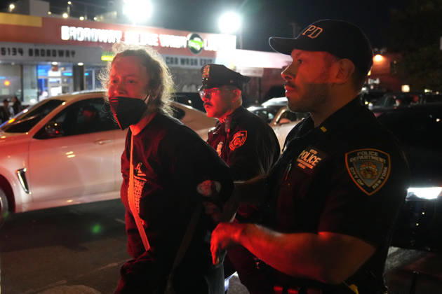 A person was arrested during a protest against U.S. Immigration and Customs Enforcement (ICE) following a shooting in which a man was wounded by an ICE agent in New York, United States, 08 October 2026. Protest against ICE in New York !ACHTUNG: NUR REDAKTIONELLE NUTZUNG!  Copyright: xÁngelxColmenaresx AME4343 20261009-55021631014_1