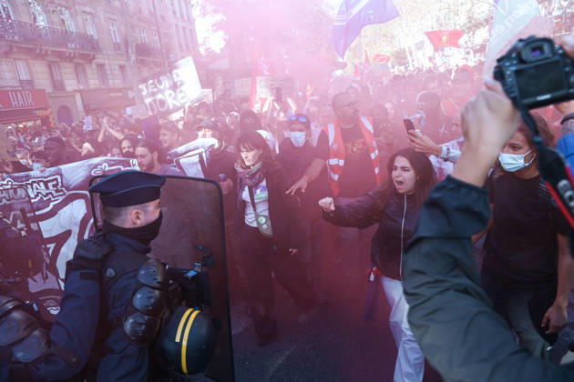 High School And University Student Protest - Paris The march moves towards the CRS riot police to reach the Place de la Bastille during the demonstration. Nationwide mobilization by high school and university students calling for better teaching and study conditions, increased funding and staffing, an end to overcrowded classrooms and deteriorating infrastructure, and improved access to education, amidst concerns over social inequalities and student financial insecurity in Paris, France, October 8, 2026. Photo by Christophe Michel ABACAPRESS.COM Paris ILE DE FRANCE France Copyright: xMichelxChristophe ABACAx