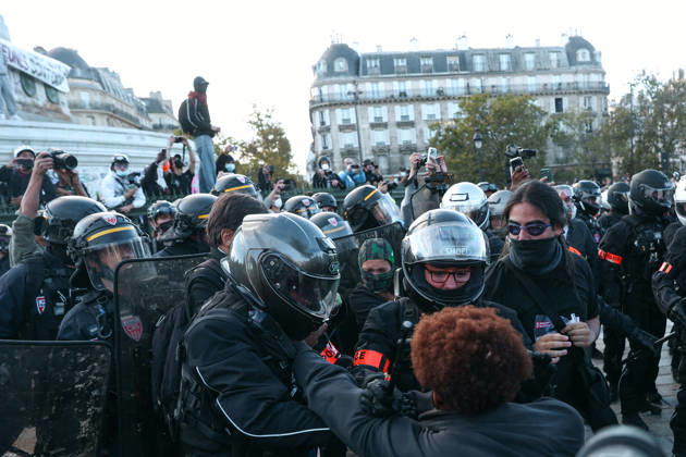 High School And University Student Protest - Paris A protester captured by the riot police, during a nationwide youth demonstration. Nationwide mobilization by high school and university students calling for better teaching and study conditions, increased funding and staffing, an end to overcrowded classrooms and deteriorating infrastructure, and improved access to education, amidst concerns over social inequalities and student financial insecurity in Paris, France, October 8, 2026. Photo by Christophe Michel ABACAPRESS.COM Paris ILE DE FRANCE France Copyright: xMichelxChristophe ABACAx