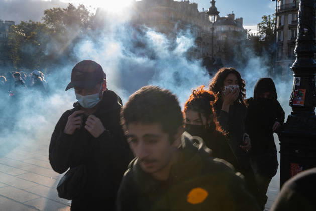 High School And University Student Protest - Paris High school students struggle to breathe amid tear gas during a protest at Place de la Bastille in Paris, France on October 8, 2026. Photo by Fabrice Sapte ABACAPRESS.COM Paris France Copyright: xSaptexFabrice ABACAx