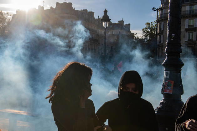 High School And University Student Protest - Paris High school students struggle to breathe amid tear gas during a protest at Place de la Bastille in Paris, France on October 8, 2026. Photo by Fabrice Sapte ABACAPRESS.COM Paris France Copyright: xSaptexFabrice ABACAx