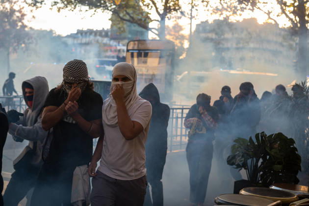 High School And University Student Protest - Paris High school students struggle to breathe amid tear gas during a protest at Place de la Bastille in Paris, France on October 8, 2026. Photo by Fabrice Sapte ABACAPRESS.COM Paris France  Copyright: xSaptexFabrice ABACAx