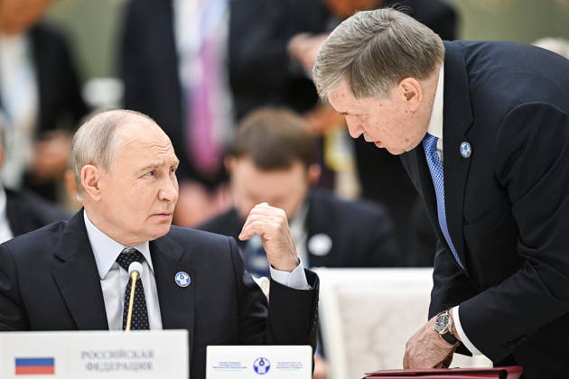 TURKMENISTAN, BALKAN PROVINCE - OCTOBER 9, 2026: Russia s President Vladimir Putin (L) and his adviser Yuri Ushakov during a narrow-format meeting of the CIS Council of Heads of State in Turkmenbashi Turkmenistan - ZUMAt113 20261009_zaa_t113_151 Copyright: xSergeixBobylevx