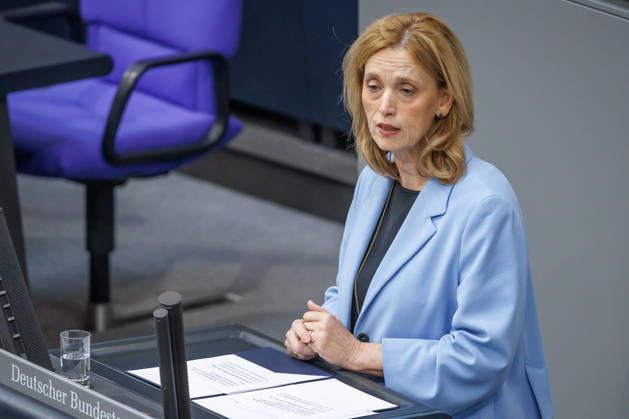 Bundestag: Karin Prien (CDU), Federal Minister for Family Affairs, at the German Bundestag on October 9, 2026, in Berlin, Berlin, Berlin, Germany, Bundestag