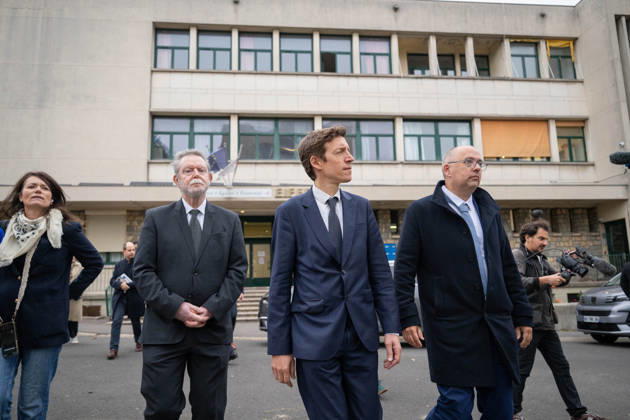 Edouard Geffray Visit an High School Lycee - Cachan French Education Minister Edouard Geffray and Lycee Polyvalent s Headteacher Antoine Milovanovic during a visit to the high school Lycee Polyvalent de Cachan, in Cachan, on the outskirts of Paris, France on October 9, 2026, on the sidelines of a nationwide protest movement of students over learning conditions. Photo by Alexis Jumeau ABACAPRESS.COM Cachan France  Copyright: xJumeauxAlexis ABACAx