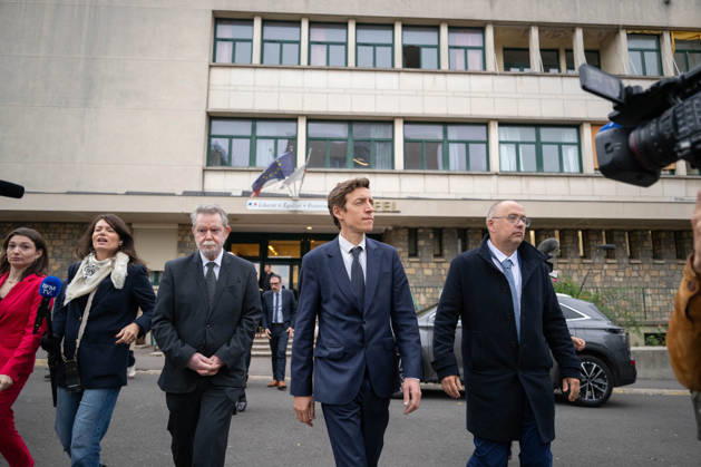 Edouard Geffray Visit an High School Lycee - Cachan French Education Minister Edouard Geffray and Lycee Polyvalent s Headteacher Antoine Milovanovic during a visit to the high school Lycee Polyvalent de Cachan, in Cachan, on the outskirts of Paris, France on October 9, 2026, on the sidelines of a nationwide protest movement of students over learning conditions. Photo by Alexis Jumeau ABACAPRESS.COM Cachan France  Copyright: xJumeauxAlexis ABACAx