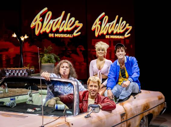 Entertainment Bilder des Tages BARNEVELD - Rian Gerritsen (Ma Flodder), William Spaaij (Johnnie), Shanna Slaap (Daughter Kees) and Koen van der Molen (Son Kees) during the presentation of the main cast of the musical Flodder in the Midden Nederland Hallen. The musical is produced by the Belgian production company Studio 100 and director Dick Maas, the creator of the original series and film. SEM VAN DER WAL ANP netherlands out - belgium out  Copyright: xx x571923288x originalFilename: 571923288.jpg