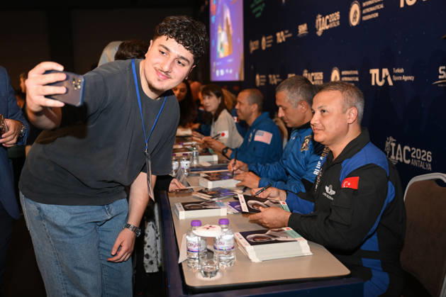 Astronauts meet visitors at autograph session during International Astronautical Congress ANTALYA, TURKIYE - OCTOBER 09: Astronauts from various countries meet visitors during an autograph session on Public Day of the 77th International Astronautical Congress (IAC 2026) at the NEST Congress Center in Antalya, Turkiye, on October 09, 2026. Organized by the International Astronautical Federation (IAF) under the coordination of the Ministry of Industry and Technology and hosted by the Turkish Space Agency (TUA) and SAHA Istanbul, the congress opens its doors to the public on its final day. Muhammed Abdullah Kurtar Anadolu Antalya Turkey. Editorial use only. Please get in touch for any other usage.  Copyright: x2026xAnadoluxMuhammedxAbdullahxKurtarx