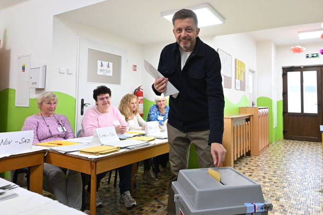 The two-day elections to municipal assemblies started in the Czech Republic together with the first round of the elections to one-third of the Senate, on October 9, 2026. On the photo Vit Rakusan, chairman of the STAN movement, will cast his vote in the municipal and Senate elections in Kolin. (CTKxPhoto JosefxVostarek) CTKPhotoP2026100905588  CTKPhotoP2026100905588