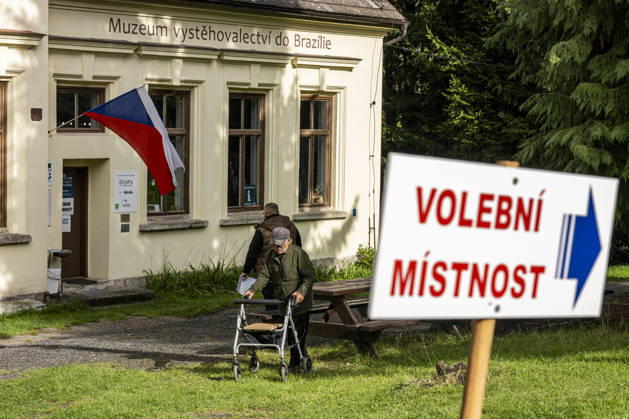 The two-day elections to municipal assemblies started in the Czech Republic together with the first round of the elections to one-third of the Senate, on October 9, 2026. On the photo a polling place in new electoral district in Ralsko-Nahlov. (CTKxPhoto RadekxPetrasek) CTKPhotoP2026100905549  CTKPhotoP2026100905549