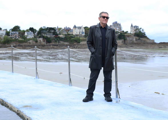Stephen Wooley by the seawater pool on L Ecluse Beach during the 37th Dinard British and Irish Film Festival, France, on October 9, 2026. Denis Guignebourg, Bestimage. 37th Dinard British Irish Film Festival on October 9, 2026, in Dinard, France. Dinard, France  Copyright: xDenisxGuignebourgx xBestimagexDenisxGuignebourgx xBestimagex