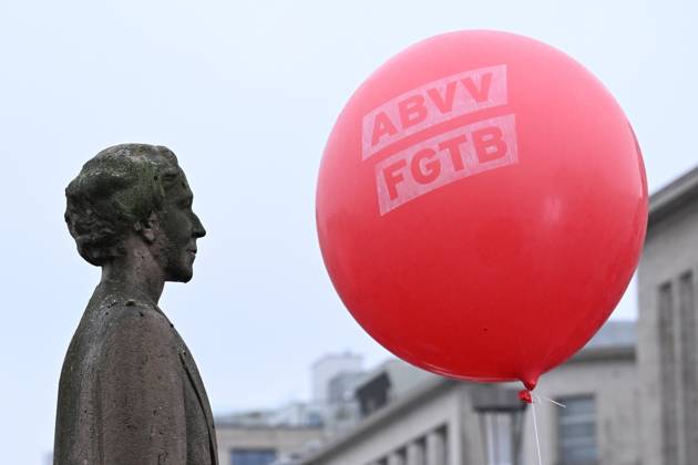 FGTB national demonstration « Pas dans nos poches ! » BRUSSELS, BELGIUM - OCTOBER 09 : FGTB national demonstration « Pas dans nos poches ! »against federal government budget measures on October 9, 2026 in Brussels, Belgium, 09 10 2026 Brussels Belgium  Copyright: xDidierxLebrunx