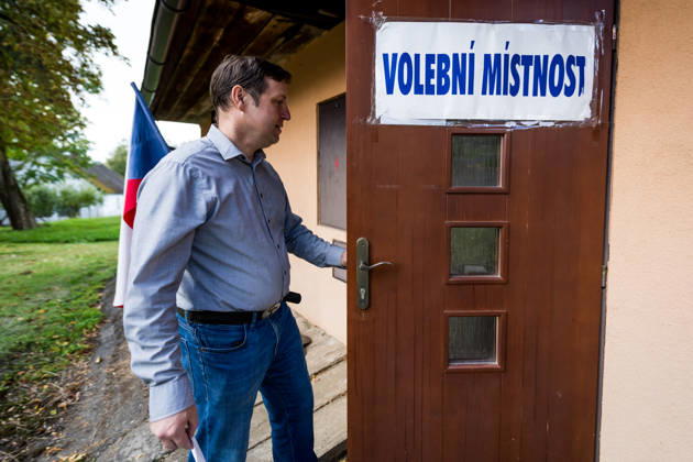 The two-day elections to municipal assemblies started in the Czech Republic together with the first round of the elections to one-third of the Senate, on October 9, 2026. On the photo is a polling station in Vysoka Lhota, the smallest municipality in the Czech Republic. (CTKxPhoto JaroslavxSvoboda) CTKPhotoP2026100906317  CTKPhotoP2026100906317