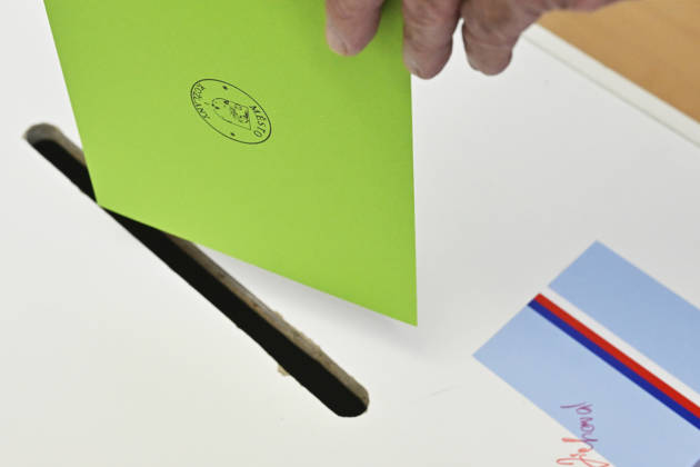 The two-day elections to municipal assemblies started in the Czech Republic together with the first round of the elections to one-third of the Senate, on October 9, 2026. On the photo: alongside the municipal and senate elections a referendum (photo) on the possible construction of three wind turbines is being held in a polling station in Kozlany. (CTKxPhoto MiroslavxChaloupka) CTKPhotoP2026100906446  CTKPhotoP2026100906446