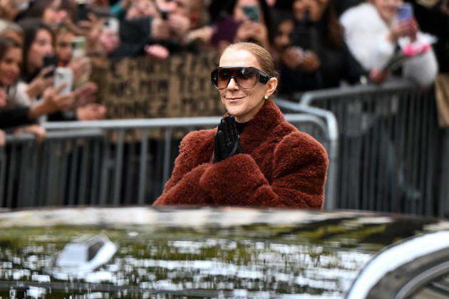 Celine Dion Leaves Her Hotel - Paris Celine Dion spend time with fans before going to the venue, at the Hotel Royal Monceau in Paris, France, on October 9, 2026. Photo by Lionel Urman ABACAPRESS.COM Paris France  Copyright: xUrmanxLionel ABACAx
