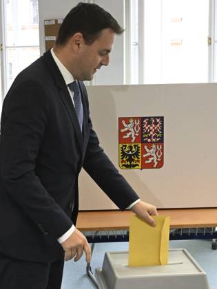 The two-day elections to municipal assemblies started in the Czech Republic together with the first round of the elections to one-third of the Senate, on October 9, 2026. On the photo Czech Foreign Minister and Chairman of the Motorists for themselves party Petr Macinka cast his vote in Prague. (CTKxPhoto MichalxKrumphanzl) CTKPhotoP2026100906795 CTKPhotoP2026100906795