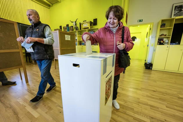 The two-day elections to municipal assemblies started in the Czech Republic together with the first round of the elections to one-third of the Senate, on October 9, 2026. On the photo polling place for municipal elections in Libeznice. (CTKxPhoto VitxSimanek) CTKPhotoP2026100907433 CTKPhotoP2026100907433