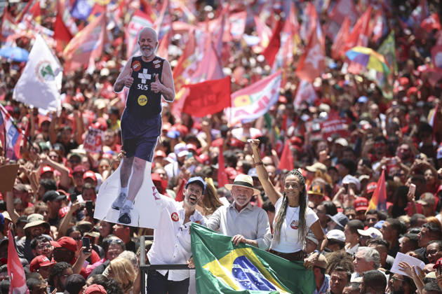 Brazilian President Lula da Silva attends reelection campaign rally in Brasilia BRASILIA, BRAZIL - OCTOBER 09: Brazilian President Luiz Inacio Lula da Silva, the Workers Party (PT) candidate for reelection, greets supporters as he attends a campaign rally, ahead of the runoff election, in Brasilia, Brazil, October 9, 2026. Mateus Bonomi Anadolu Brasilia Brazil. Editorial use only. Please get in touch for any other usage.  Copyright: x2026xAnadoluxMateusxBonomix