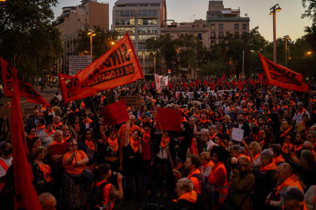 Demonstration by the Socialist Housing Union of Catalonia: Hundreds of people at a rally organized by the Tenants’ Union, the Socialist Housing Union of Catalonia, and COSHAC under the slogan For Olga and Maricarmen: The Housing Industry Kills, on October 9, 2026, in Barcelona, Catalonia, Spain OCTOBER 9, 2026 CATALONIA HOUSING PROTEST UNION RENT TENANTS Lorena Sopê Barcelona Catalonia Barcelona Catalonia Spain  Copyright: xLorenaxSopÃªnax 7832702