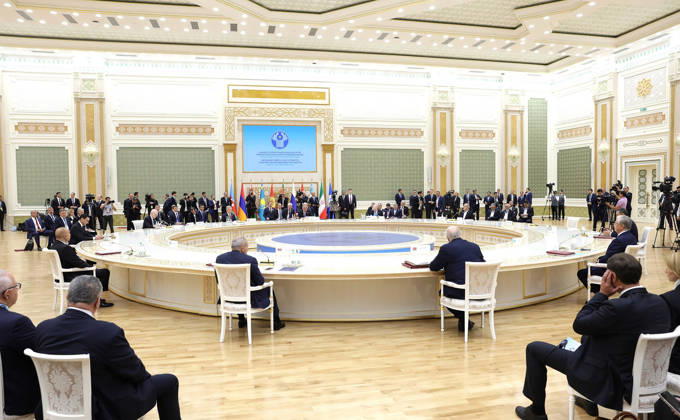 Kazakhstan s President Kassym-Jomart Tokayev, Azerbaijan s President Ilham Aliyev, Turkmen President Serdar Berdymukhamedov, Russia s President Vladimir Putin and Iranian President Masoud Pezeshkian attend the Caspian Environmental Summit in Turkmenbashi on Friday, October 9, 2026.  TUR2026100914 KremlinxPressxOffice