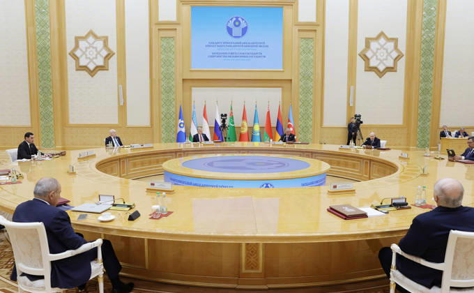 Kazakhstan s President Kassym-Jomart Tokayev, Azerbaijan s President Ilham Aliyev, Turkmen President Serdar Berdymukhamedov, Russia s President Vladimir Putin and Iranian President Masoud Pezeshkian attend the Caspian Environmental Summit in Turkmenbashi on Friday, October 9, 2026.  TUR2026100915 KremlinxPressxOffice