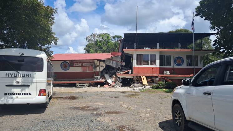 (261009) -- PANAMA CITY, Oct. 9, 2026 -- A damaged building is pictured following an earthquake in Sona, Veraguas Province, Panama, Oct. 9, 2026. A major earthquake struck Panama on Friday. PANAMA-VERAGUAS-EARTHQUAKE-AFTERMATH XuxYongzheng 