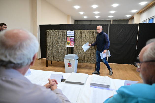 The two-day elections to municipal assemblies started in the Czech Republic together with the first round of the elections to one-third of the Senate, on October 9, 2026. On the photo: Martin Kuba, chairman of the Nase Cesko movement, cast his vote in the municipal elections in Ceske Budejovice in his electoral district in the Vltava housing estate. (CTKxPhoto VaclavxPancer) CTKPhotoP2026100907760 CTKPhotoP2026100907760