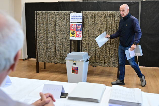 The two-day elections to municipal assemblies started in the Czech Republic together with the first round of the elections to one-third of the Senate, on October 9, 2026. On the photo: Martin Kuba, chairman of the Nase Cesko movement, cast his vote in the municipal elections in Ceske Budejovice in his electoral district in the Vltava housing estate. (CTKxPhoto VaclavxPancer) CTKPhotoP2026100907809 CTKPhotoP2026100907809