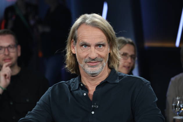 Richard David Precht, philosopher and author, will be a guest on the NDR Talk Show on October 9, 2026, on NDR Television’s Channel 3; a photo op will take place before the taping on October 2, 2026, at the Hamburg Lokstedt television studio