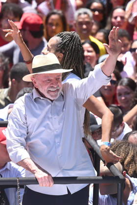 (261009) -- BRASILIA, Oct. 9, 2026 -- Brazilian President Luiz Inacio Lula da Silva, presidential candidate of Brazil s ruling Workers Party, greets supporters at a presidential election runoff campaign in Brasilia, Brazil, Oct. 9, 2026. ) BRAZIL-BRASILIA-ELECTION RUNOFF-LULA LucioxTavora 