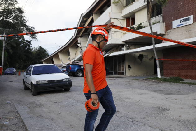 (261009) -- PENONOME(PANAMA), Oct. 9, 2026 -- A rescuer stands in front of a collapsed building after an earthquake in Penonome, central Cocle Province of Panama, Oct. 9, 2026. A major earthquake struck Panama on Friday. (Photo by Xinhua) PANAMA-PENONOME-EARTHQUAKE DanielxGonzalez 