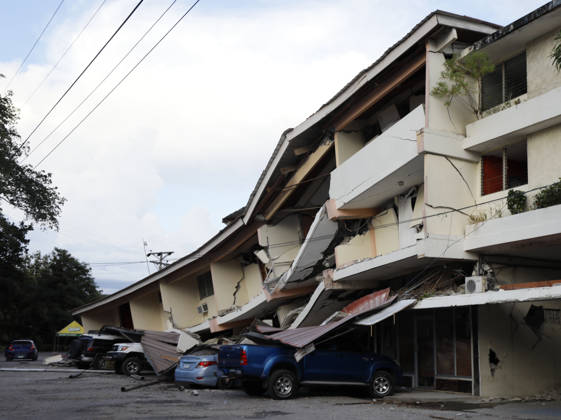 (261009) -- PENONOME(PANAMA), Oct. 9, 2026 -- A collapsed building and damaged vehicles are pictured after an earthquake in Penonome, central Cocle Province of Panama, Oct. 9, 2026. A major earthquake struck Panama on Friday. (Photo by Xinhua) PANAMA-PENONOME-EARTHQUAKE DanielxGonzalez 
