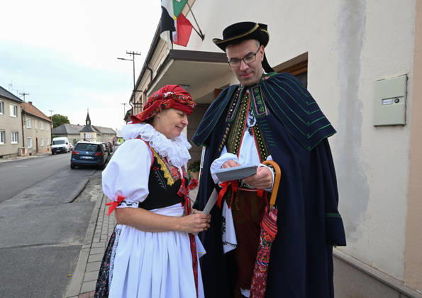 The two-day elections to municipal assemblies continued in the Czech Republic together with the first round of the elections to one-third of the Senate, on October 10, 2026. On the photo voters wearing traditional Hana folk costumes cast their ballots in Kozusany-Tazaly, in the Olomouc Region. (CTKxPhoto LudekxPerina) CTKPhotoP2026101001690  CTKPhotoP2026101001690