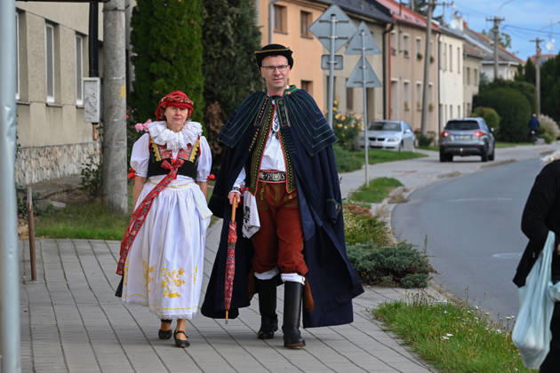 The two-day elections to municipal assemblies continued in the Czech Republic together with the first round of the elections to one-third of the Senate, on October 10, 2026. On the photo voters wearing traditional Hana folk costumes cast their ballots in Kozusany-Tazaly, in the Olomouc Region. (CTKxPhoto LudekxPerina) CTKPhotoP2026101001698  CTKPhotoP2026101001698