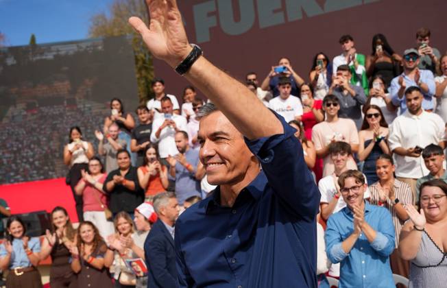 Pedro Sánchez Participates in the First Pre-Campaign Event in Dos Hermanas, Seville Photo of the PSOE Secretary-General and Prime Minister, Pedro Sánchez, at the first pre-campaign event for the November 29 elections. October 10, 2026, in Dos Hermanas, Seville, Andalusia, Spain The event was also attended by the Secretary-General of the PSOE in Andalusia, María Jesús Montero, and the mayor of Dos Hermanas and Secretary of Organization for the PSOE in Andalusia, Francisco Rodríguez October 10, 2026 María José Ló Dos Hermanas, Seville Dos Hermanas, Seville, Spain Copyright: xMariaxJosà xLopezx 7834566