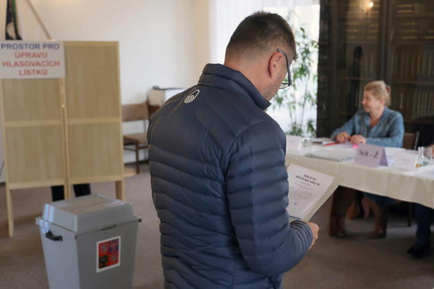 The two-day elections to municipal assemblies continued in the Czech Republic together with the first round of the elections to one-third of the Senate, on October 10, 2026. On the photo: alongside the municipal and senate elections a referendum (photo) on the extraction of remaining reserves at the former Mladecko quarry, in Litultovice, Moravian-Silesian Region. (CTKxPhoto PetrxSznapka) CTKPhotoP2026101002404  CTKPhotoP2026101002404