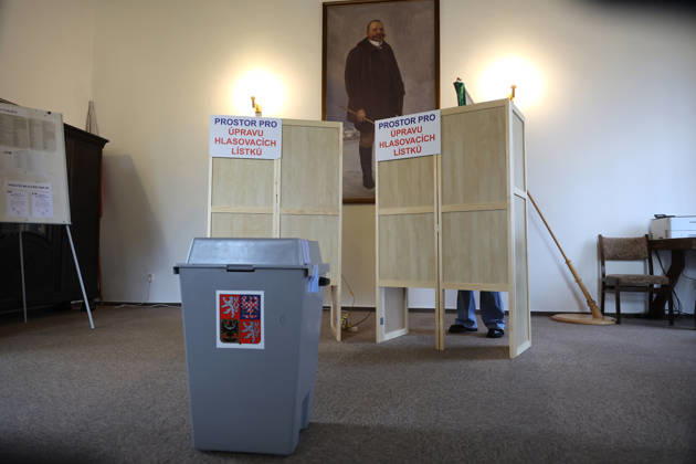 The two-day elections to municipal assemblies continued in the Czech Republic together with the first round of the elections to one-third of the Senate, on October 10, 2026. On the photo: alongside the municipal and senate elections a referendum on the extraction of remaining reserves at the former Mladecko quarry, in Litultovice, Moravian-Silesian Region. (CTKxPhoto PetrxSznapka) CTKPhotoP2026101002406  CTKPhotoP2026101002406