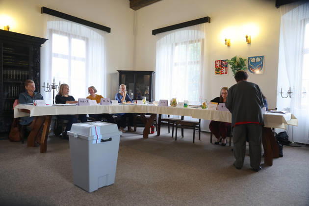 The two-day elections to municipal assemblies continued in the Czech Republic together with the first round of the elections to one-third of the Senate, on October 10, 2026. On the photo: alongside the municipal and senate elections a referendum on the extraction of remaining reserves at the former Mladecko quarry, in Litultovice, Moravian-Silesian Region. (CTKxPhoto PetrxSznapka) CTKPhotoP2026101002469  CTKPhotoP2026101002469