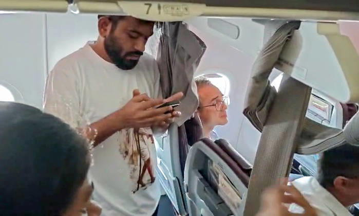 RECORD DATE NOT STATED CJP Founder Abhijeet Dipke detain by the Police at Delhi Airport New Delhi, Oct 10 (ANI): Cockroach Janta Party (CJP) Founder Abhijeet Dipke detain by the Police after the flight landed at IGI Airport, in New Delhi on Saturday. (ANI Video Grab) Delhi New Delhi India Copyright: xANIx ANI_20261010008