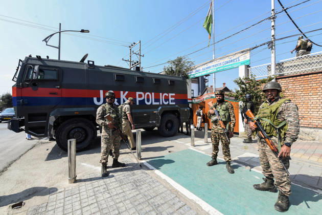 Protest erupts in Srinagar Srinagar, Oct 10 (ANI): Security personnel stand guard during the congress led protest against Chief Election Commissioner Gyanesh Kumar, in Srinagar on Saturday. Srinagar Jammu and Kashmir India Copyright: xANIx ANI_20261010108