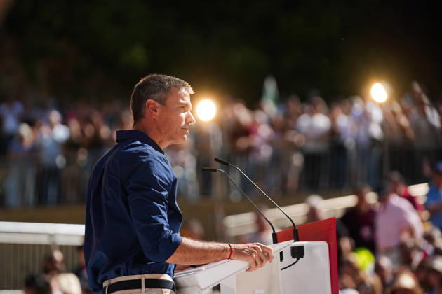 News Bilder des Tages Pedro Sánchez Participates in the First Pre-Campaign Event in Dos Hermanas, Seville. The Secretary-General of the PSOE and Prime Minister, Pedro Sánchez, attended the first pre-campaign event for the November 29 elections on October 10, 2026, in Dos Hermanas, Seville, Andalusia, Spain. The PSOE held its first pre-campaign event today for the general election on November 29 (29N), October 10, 2026. María José Ló, Dos Hermanas, Seville, Dos Hermanas, Seville, Spain Copyright: xMariaxJosà xLopezx 7834771
