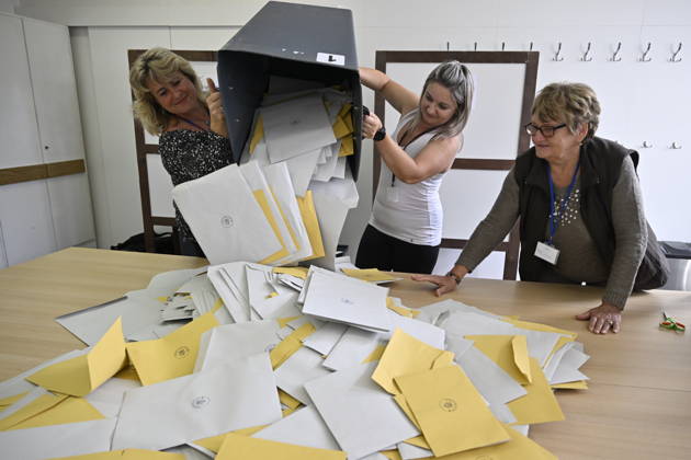 The two-day elections to municipal assemblies ended in the Czech Republic together with the first round of the elections to one-third of the Senate, at 2:00 p.m. on October 10, 2026. On the photo: members of the election commission start counting the votes cast by voters in Zlin. (CTKxPhoto DaliborxGluck) CTKPhotoP2026101003288  CTKPhotoP2026101003288
