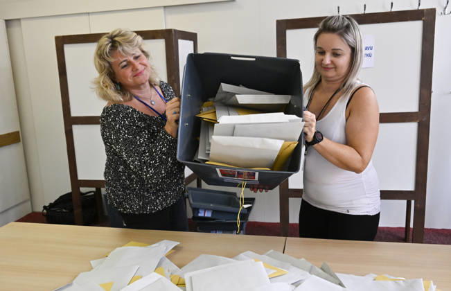The two-day elections to municipal assemblies ended in the Czech Republic together with the first round of the elections to one-third of the Senate, at 2:00 p.m. on October 10, 2026. On the photo: members of the election commission start counting the votes cast by voters in Zlin. (CTKxPhoto DaliborxGluck) CTKPhotoP2026101003450  CTKPhotoP2026101003450