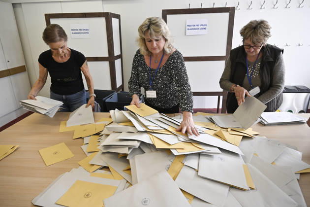 The two-day elections to municipal assemblies ended in the Czech Republic together with the first round of the elections to one-third of the Senate, at 2:00 p.m. on October 10, 2026. On the photo: members of the election commission start counting the votes cast by voters in Zlin. (CTKxPhoto DaliborxGluck) CTKPhotoP2026101003456  CTKPhotoP2026101003456