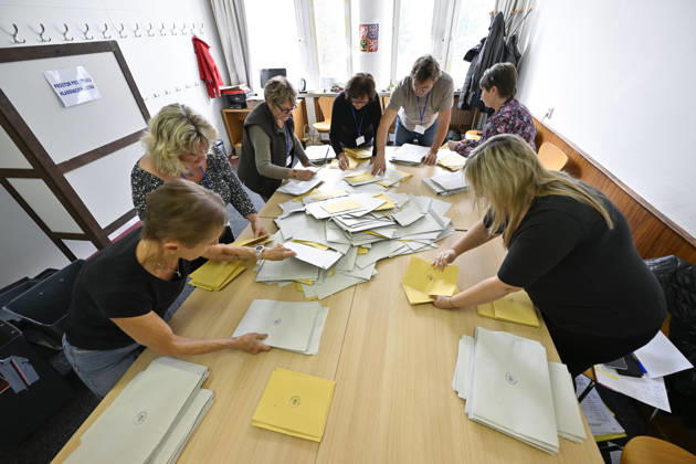 The two-day elections to municipal assemblies ended in the Czech Republic together with the first round of the elections to one-third of the Senate, at 2:00 p.m. on October 10, 2026. On the photo: members of the election commission start counting the votes cast by voters in Zlin. (CTKxPhoto DaliborxGluck) CTKPhotoP2026101003461  CTKPhotoP2026101003461