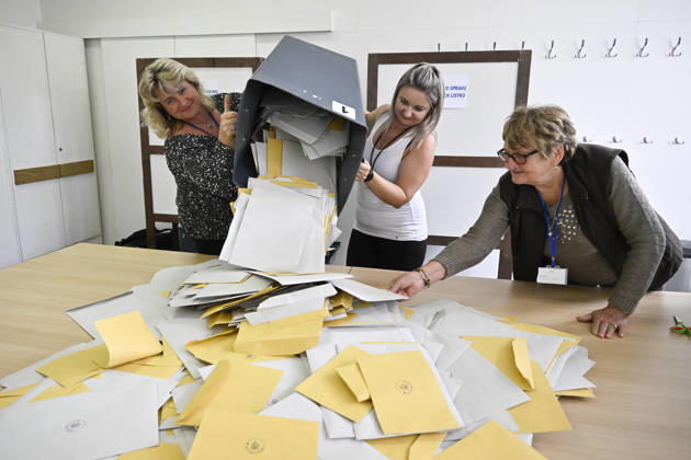 The two-day elections to municipal assemblies ended in the Czech Republic together with the first round of the elections to one-third of the Senate, at 2:00 p.m. on October 10, 2026. On the photo: members of the election commission start counting the votes cast by voters in Zlin. (CTKxPhoto DaliborxGluck) CTKPhotoP2026101003457  CTKPhotoP2026101003457