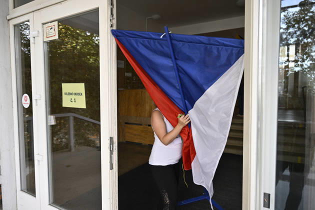 The two-day elections to municipal assemblies ended in the Czech Republic together with the first round of the elections to one-third of the Senate, at 2:00 p.m. on October 10, 2026. On the photo: cleaning up the polling place after the elections ended in Zlin. (CTKxPhoto DaliborxGluck) CTKPhotoP2026101003597  CTKPhotoP2026101003597